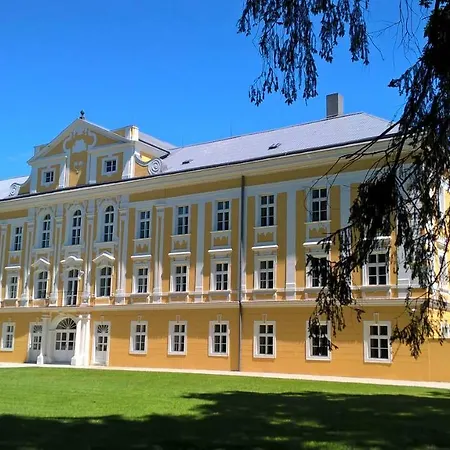Hotel Schloss *