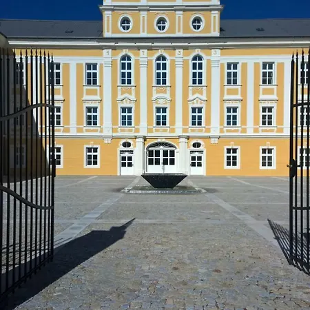 Schloss *