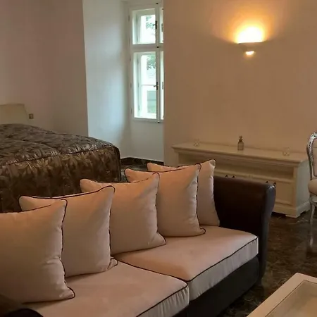 Hotel Schloss *